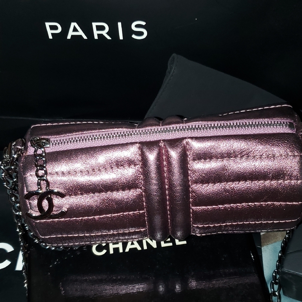 Chanel Metalic Purple Quilted Barrel Shoulder Bag With Iconic CC Zipper Pull. - Picture 7 of 7